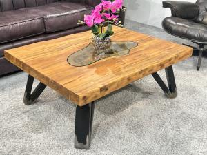 Eckiger Couchtisch "Eos" (ca. 100 x 80 x 40,5 cm) aus recyceltem Teakholz aus Rohstahl