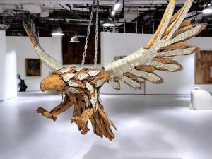Einmalige Holzdeko Skulptur / Dekofigur "Eagle" hängend , 197 cm breit, aus Altholz mit Aluminium