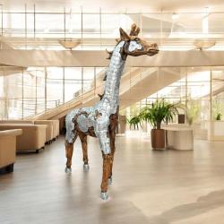 Einmalige Dekoration Skulptur "Giraffe" ca. H177 x B150 x T40 cm aus Altholz mit Aluminium