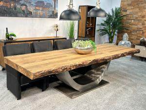 Esstisch "Deep Island" aus Teakholz, ca. 300 x 102-105 x 77,5 cm aus recyceltem Altholz mit Edelstahlgestell