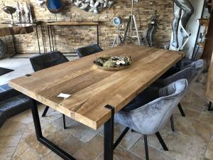 Esstisch "Como" 200 x 100 x 78,5 cm aus Teakholz einem Tischgestell aus Stahl