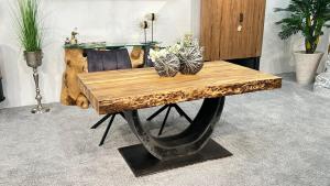 Esstisch für 6 Personen aus recyceltem Holz, Metallfuß