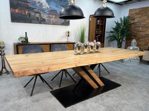 Esszimmertisch mit Baumkante 250 x 100 cm Canyon
