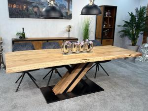 Esszimmertisch mit Baumkante 250 x 100 cm "CANYON X" aus Akazie (Finishing Eiche Natur)