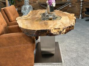 Massivholz Baumstammtisch aus Suar Unikat