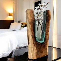 Kleine Vase aus geschmolzenem Glas mit Holz 50 cm