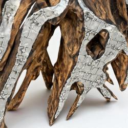 Sideboard aus einer Baumwurzel mit Aluminium