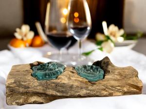 Kerzenhalter aus holz mit glas tischdekoration