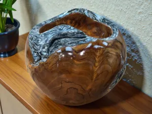 Holzschale 'CECILIA', rund, 20x24 cm, mit natürlicher Maserung.