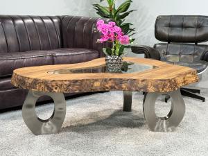 Eindrucksvoller Couchtisch "Lakeside", ca. 138 x 86 x 46 cm aus Altholz mit Glaseinlage Couchtisch Lakeside Holztisch Wohnzimmertisch