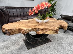 Massivholz Couchtisch "Bromo" ca. 140 x 90 x 40 cm mit einem Rohstahlgestell in Halbmondform