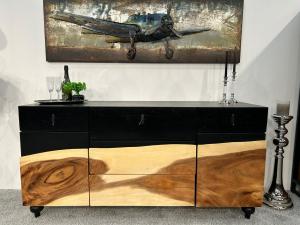 Massivholz Sideboard / Anrichte "Black Forest" 180 x 54 x 90 cm schwarz lackiert