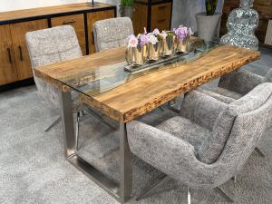 Baumkantentisch aus Altholz