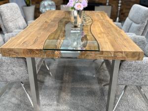 Baumkantentisch aus Altholz