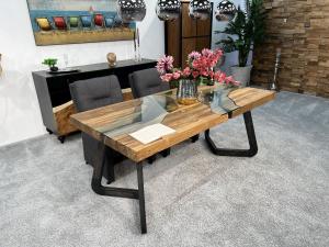 Nachhaltiger Esstisch "Landscape Freestyle" ca. 180 x 90 x 78 cm aus recyceltem Teakholz mit Rohstahlgestell und Glas