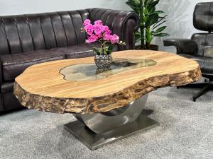 Couchtisch mit ovaler Form aus Holz