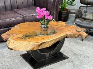 Unikat Couchtisch "Expression", ca. 120 x 55-76 x 74cm (7,5 cm massives Holz)