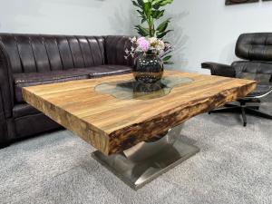 Rechteckiger Wohnzimmertisch "Deep Island" ca. 120 x 82-84 x 49,5 cm aus Massivholz