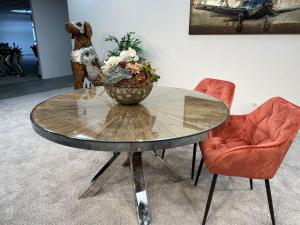 Ovaler Esstisch aus Altholz