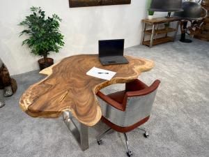 Schreibtisch / Tisch ca. 170 x 60-89 x 79 cm aus einer massivem Baumscheibe Suar inkl. Edelstahlgestell