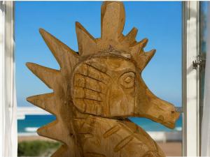 Handgeschnitzte Holzdeko Figur Seepferdchen