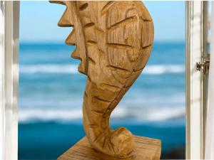 Handgeschnitzte Holzdeko Figur Seepferdchen