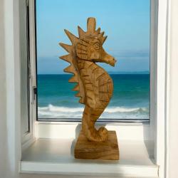 Handgeschnitzte Holzdeko Figur "Seepferdchen" ca. H31,5 x B9 x T9 cm ähnl. Abbildung