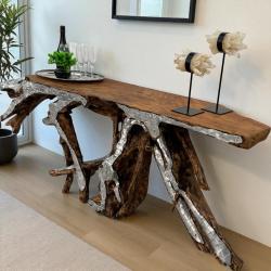 Sideboard aus einer Baumwurzel mit Aluminium