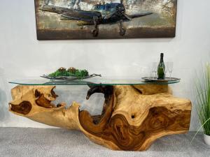 Sideboard "Valencia" 211 x 43 x 75 cm aus einem massiven Suarholz Baumstamm