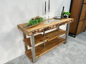 Zeitloses Sideboard "Venom" ca. 140 x 50 x 83 cm aus Holz mit Edelstahl