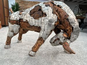 Skulptur / Dekofigur "Stier" ca. L122 x B52 x H76 cm aus Altholz mit Aluminium