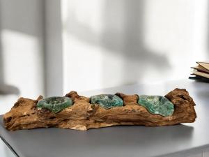 Handgeschnitzter Teelichthalter mit vier Glaselementen