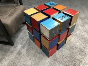 Dekoskulptur Würfel ca. 52,5 x 52,5  x 52,5 cm aus recyceltem Metall -