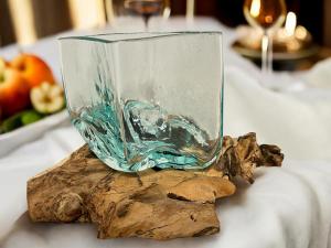 Handgeschnitzte Design Dekoration mit Glaselement