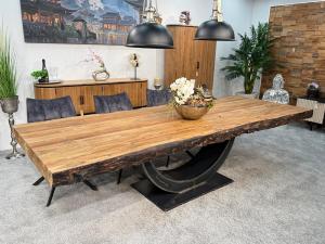 Esstisch "Deep Island" ca. 300 x 110-115 x 77,5 cm aus recyceltem Altholz mit einem XL-Halbmondgestell