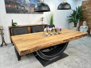 Massiver Holztisch "Deep Island" ca. 220 x 102 x 77 cm mit Tischgestell im Industriedesign