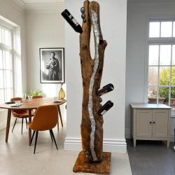 Weinhalter Baumstamm mit Metall Applikationen