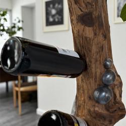 Weinhalter Baumstamm mit Metall Applikationen