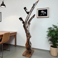 Weinhalter Baumstamm mit Metall Applikationen