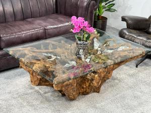 Baumwurzel Couchtisch "Root" aus Teakholz ca. 130 x 90 x 44,5 cm Applikationen aus Aluminium und Glasplatte