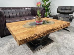 Wohnzimmertisch "Deep Island" ca. 120 x 80-82 x 49,5 cm aus Massivholz