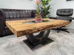 Wohnzimmertisch aus Massivholz recyceltet