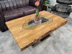 Wohnzimmertisch aus Massivholz recyceltet