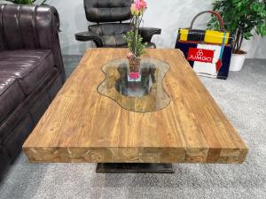 Wohnzimmertisch aus Massivholz recyceltet