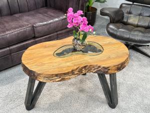 Design-Couchtisch "Atoll", oval, ca. 94 x 50-60 x 51 cm, aus recyceltem Holz