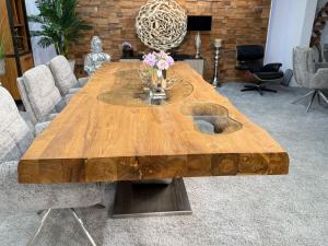 Massiver Teakholztisch mit Halbmond Stahlfuss 250cm