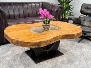 Sonderangebot: Ovaler Couchtisch "Fusion", ca. 133 x 77-89 x 52 cm, aus massivem Teakholz mit Glaseinlage