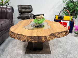 Organisch ovaler Couchtisch Fusion Holz Altholz Stahl rustikal