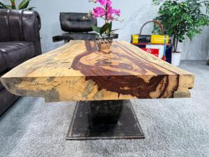 Baumstamm Couchtisch Tamarind 120 cm mit Tischgestell aus Stahl