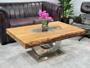 Wohnzimmertisch aus Massivholz recycelt